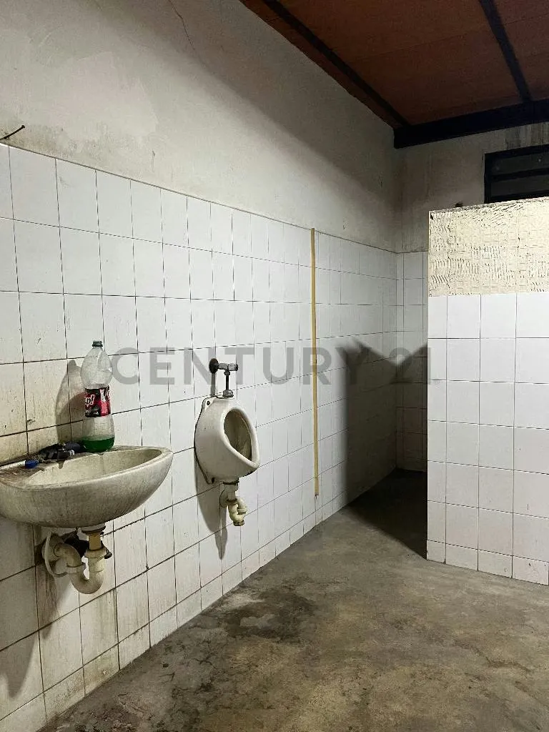 Venta galpón con vivienda en casco Central de Los Guayos. - 24