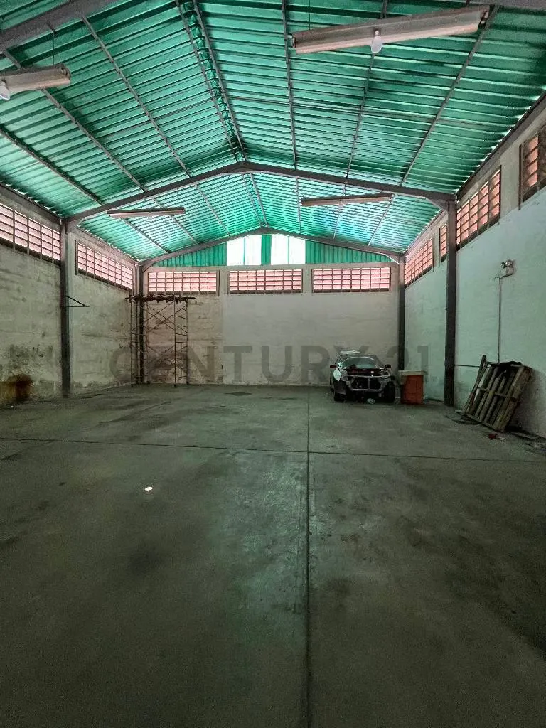 Venta galpón con vivienda en casco Central de Los Guayos. - 30