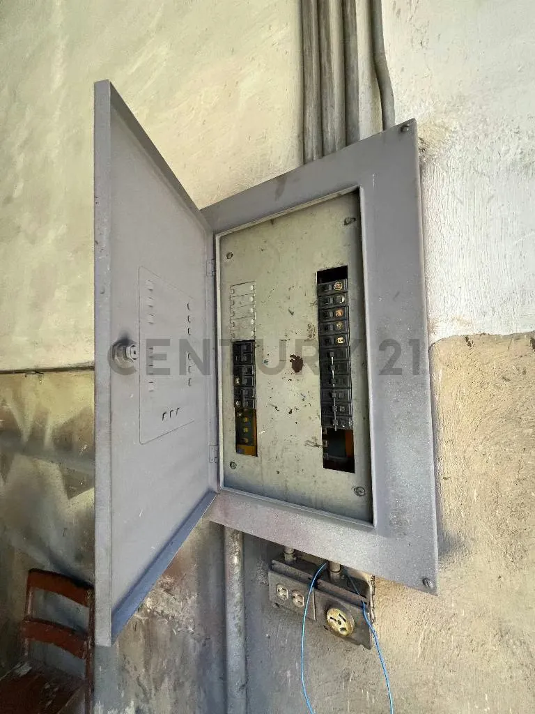 Venta galpón con vivienda en casco Central de Los Guayos. - 34