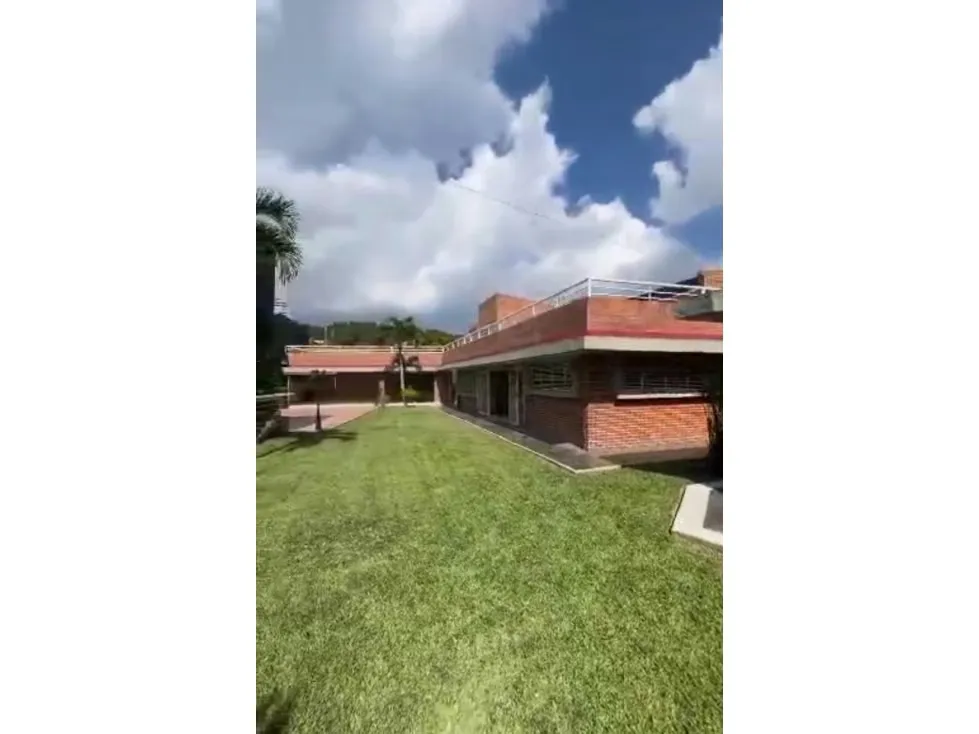 Vendo casa 1026m2 6h/5b/10p Cumbres de Curumo 8880