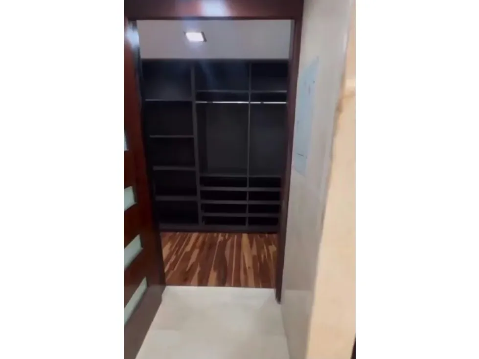 Vendo casa 1026m2 6h/5b/10p Cumbres de Curumo 8880 - 11