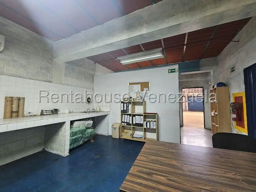 Local Comercial en Venta en Zona Industrial 1, Lara - 28