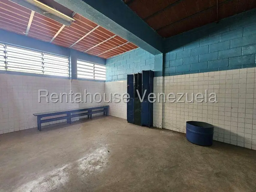Local Comercial en Venta en Zona Industrial 1, Lara - 33