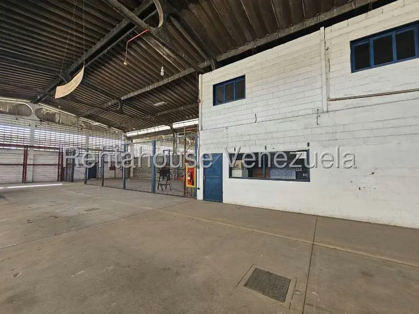 Local Comercial en Venta en Zona Industrial 1, Lara - 36