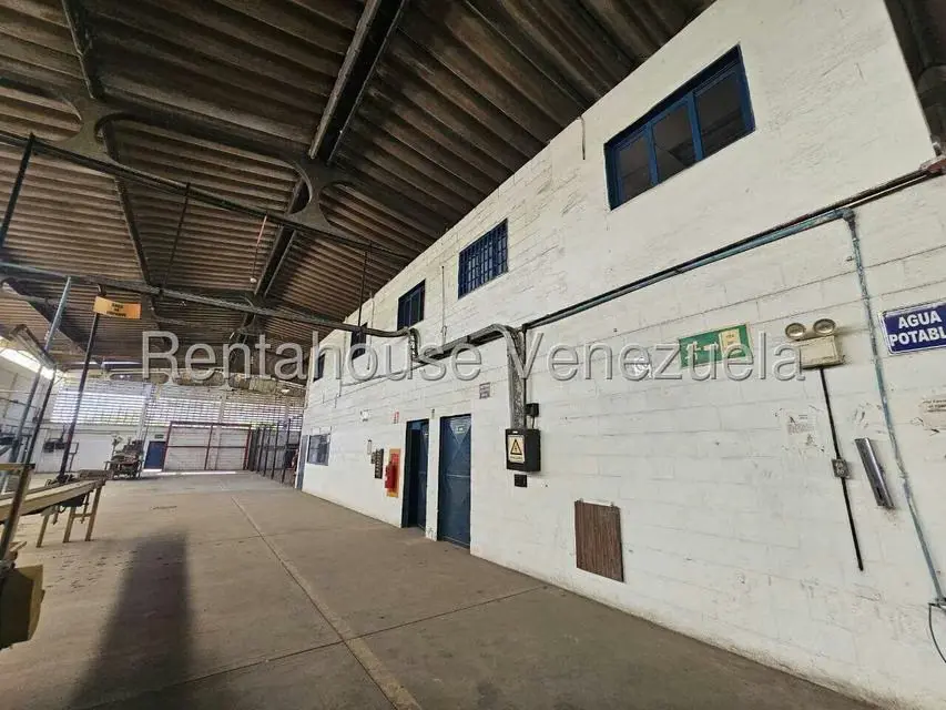 Local Comercial en Venta en Zona Industrial 1, Lara - 38