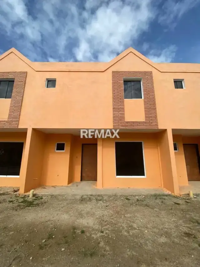 VENTA DE TOWNHOUSE EN OBRA GRIS RES. LA TRINITARIAS CIUDAD ALIANZA