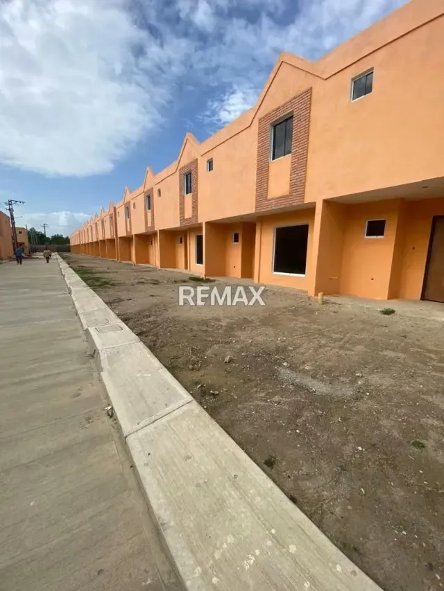VENTA DE TOWNHOUSE EN OBRA GRIS RES. LA TRINITARIAS CIUDAD ALIANZA - 2