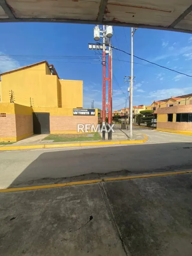 VENTA DE TOWNHOUSE EN OBRA GRIS RES. LA TRINITARIAS CIUDAD ALIANZA - 3