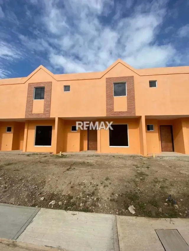 VENTA DE TOWNHOUSE EN OBRA GRIS RES. LA TRINITARIAS CIUDAD ALIANZA - 4