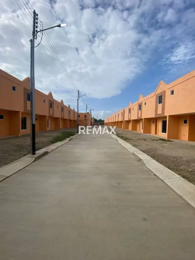 VENTA DE TOWNHOUSE EN OBRA GRIS RES. LA TRINITARIAS CIUDAD ALIANZA - 6