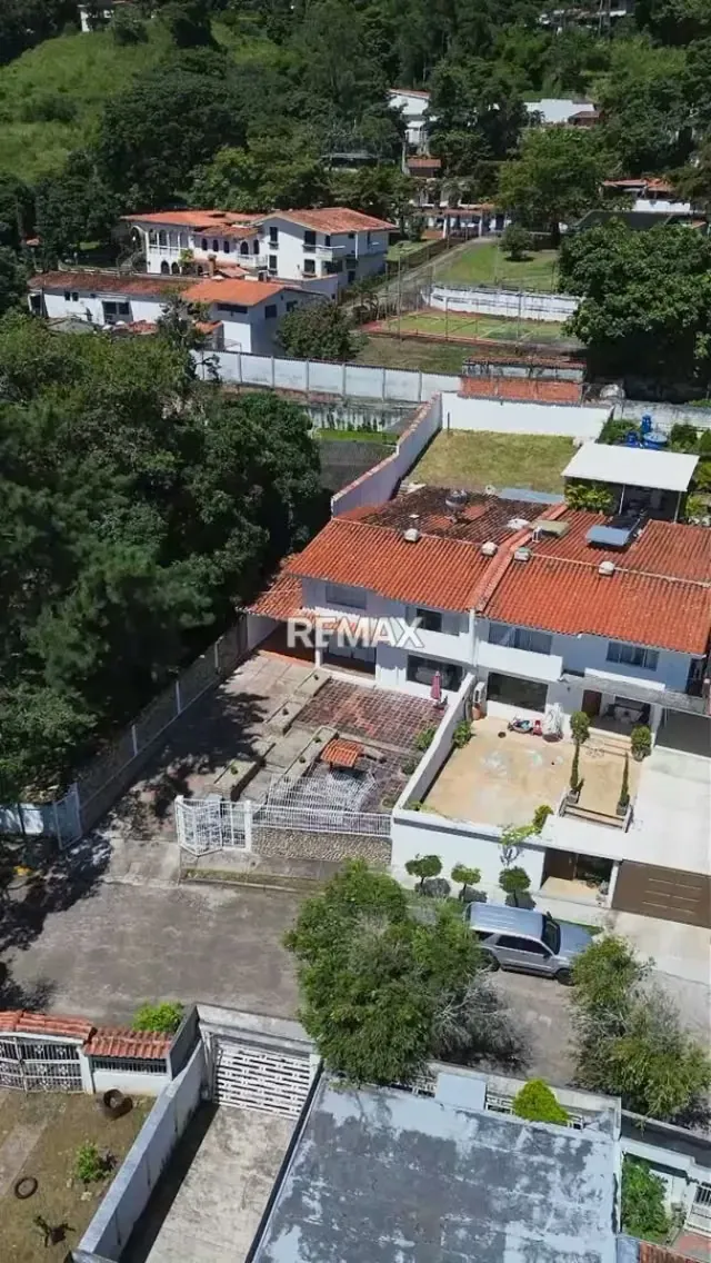 En Venta Amplia quinta Urb Privada Av Sucre, las lomas parte baja - 14