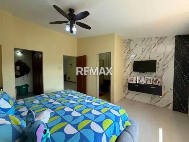 En Venta Amplia quinta Urb Privada Av Sucre, las lomas parte baja - 3