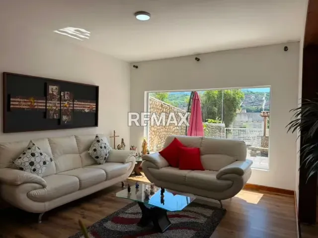 En Venta Amplia quinta Urb Privada Av Sucre, las lomas parte baja - 9