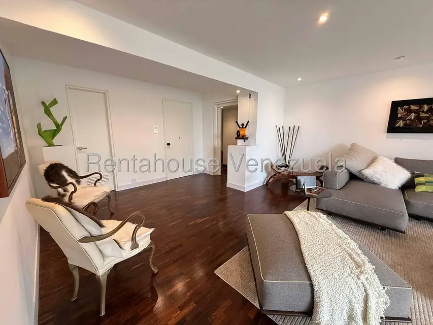 Apartamento (1 Nivel) en Venta en Los Naranjos del Cafetal, Distrito Metropolitano - 2