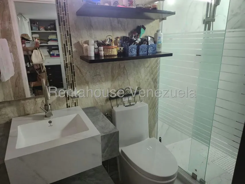 Casa (Duplex) en Venta en Cumbres de Curumo, Distrito Metropolitano - 11