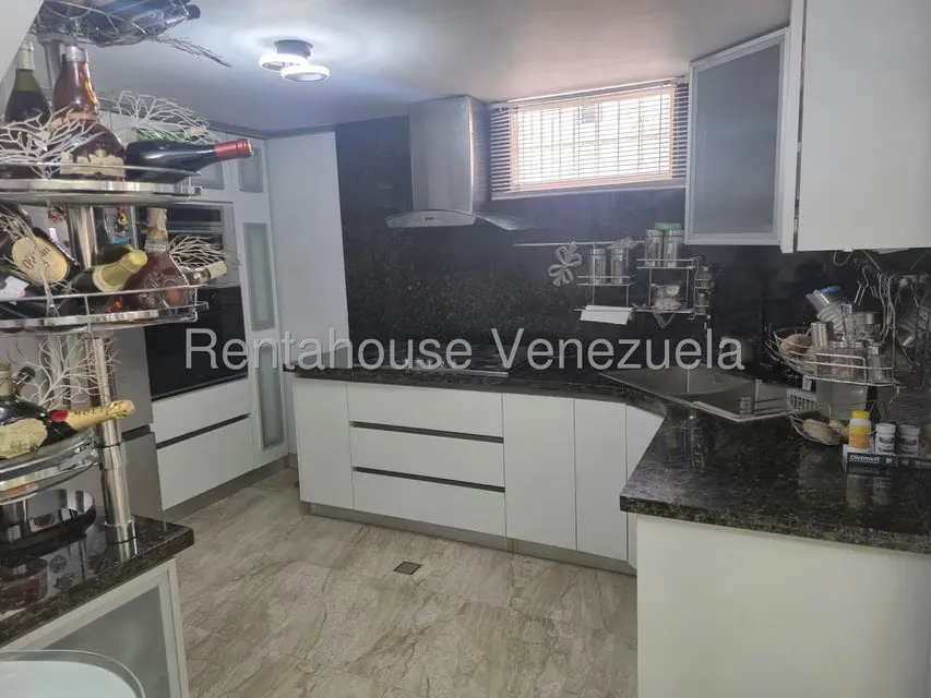 Casa (Duplex) en Venta en Cumbres de Curumo, Distrito Metropolitano - 12