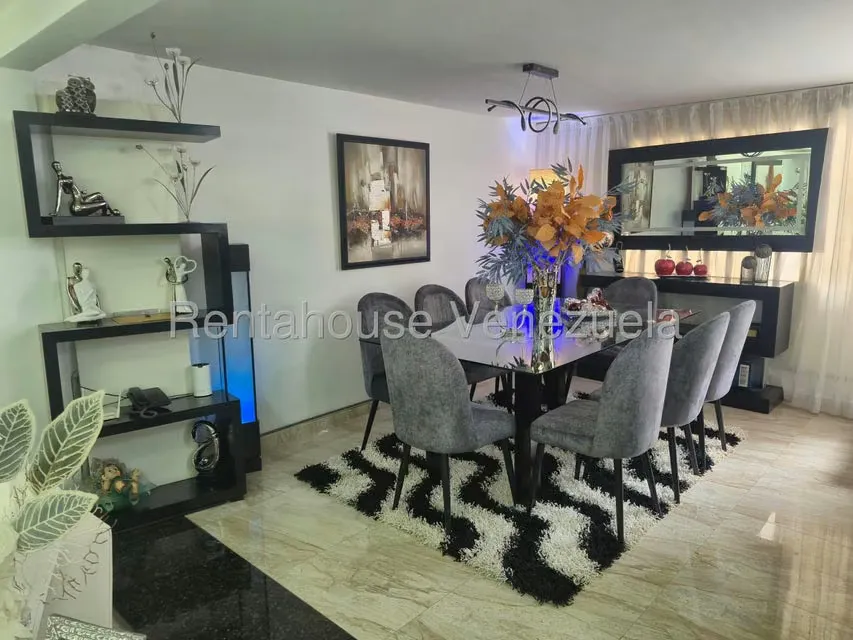 Casa (Duplex) en Venta en Cumbres de Curumo, Distrito Metropolitano - 13