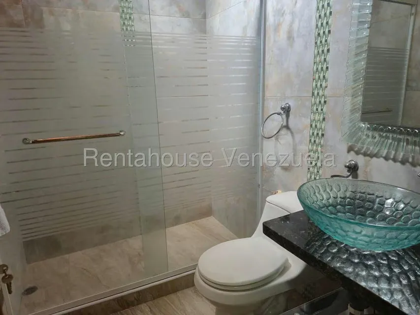 Casa (Duplex) en Venta en Cumbres de Curumo, Distrito Metropolitano - 15