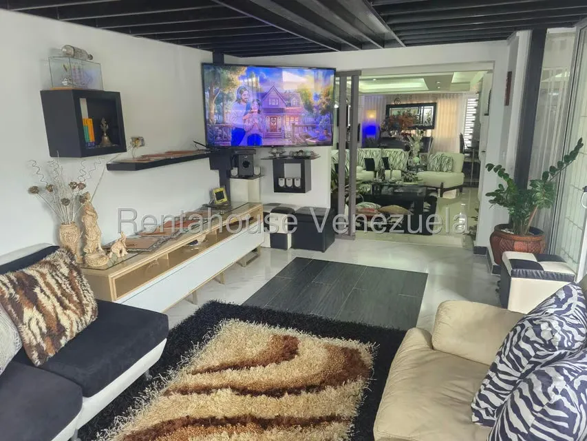Casa (Duplex) en Venta en Cumbres de Curumo, Distrito Metropolitano - 3