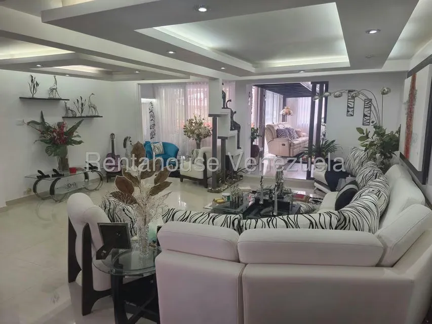 Casa (Duplex) en Venta en Cumbres de Curumo, Distrito Metropolitano - 23