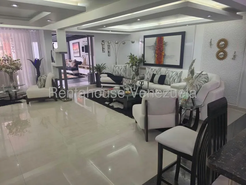 Casa (Duplex) en Venta en Cumbres de Curumo, Distrito Metropolitano - 24