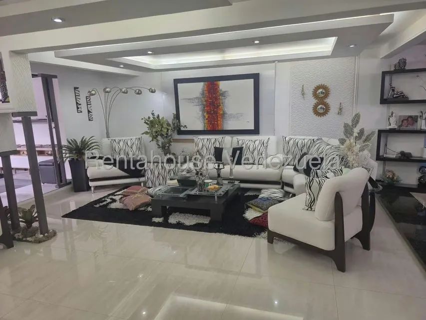 Casa (Duplex) en Venta en Cumbres de Curumo, Distrito Metropolitano - 26