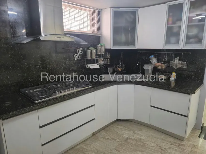 Casa (Duplex) en Venta en Cumbres de Curumo, Distrito Metropolitano - 4