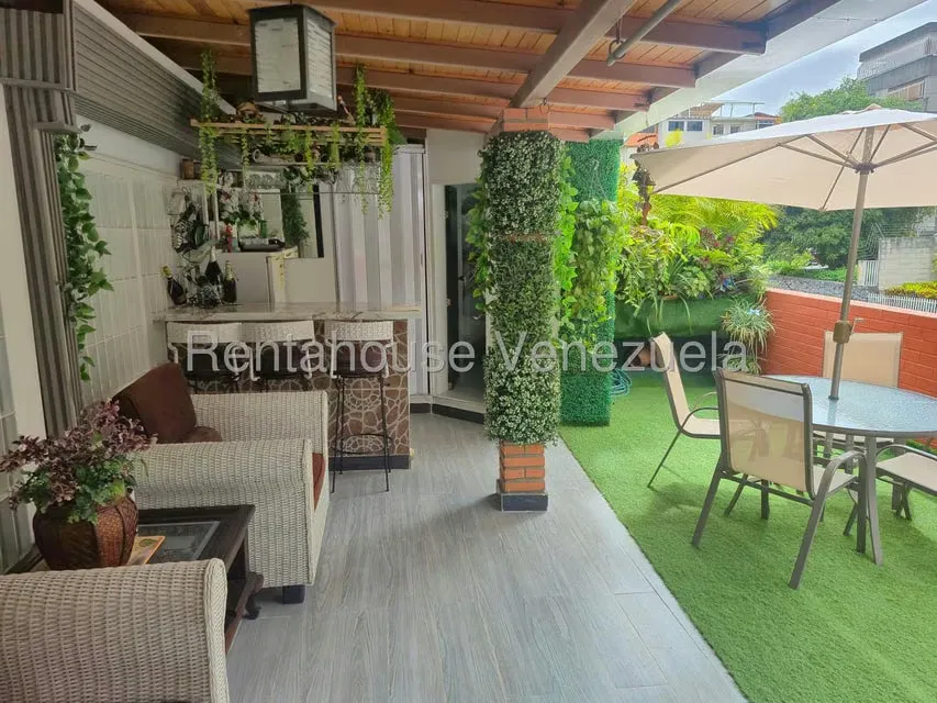 Casa (Duplex) en Venta en Cumbres de Curumo, Distrito Metropolitano - 5