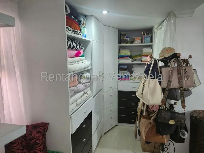 Casa (Duplex) en Venta en Cumbres de Curumo, Distrito Metropolitano - 9