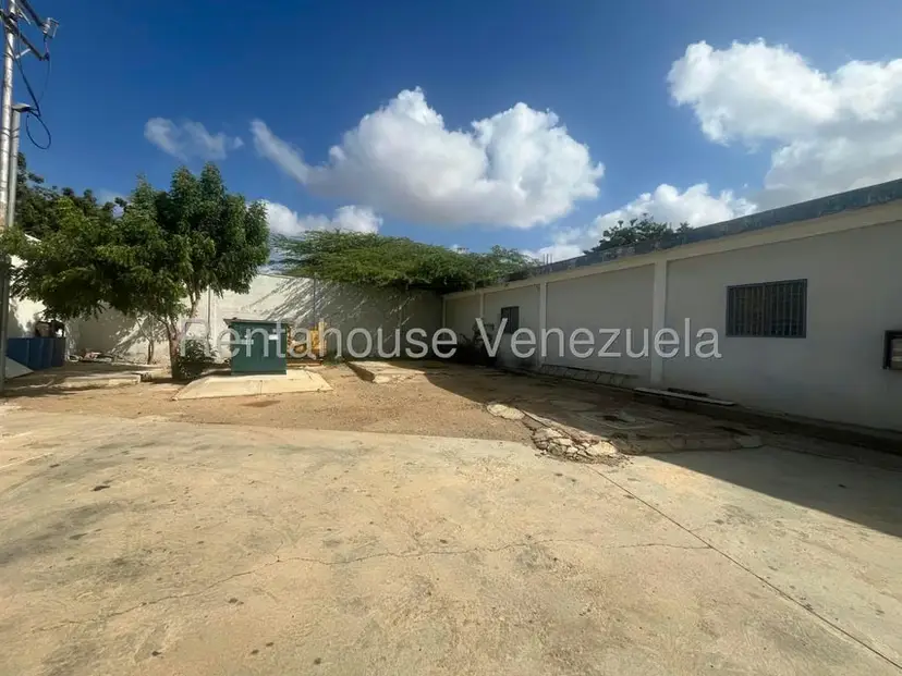 Comercial (Galpon - Deposito) en Alquiler en Punto Fijo, Falcon