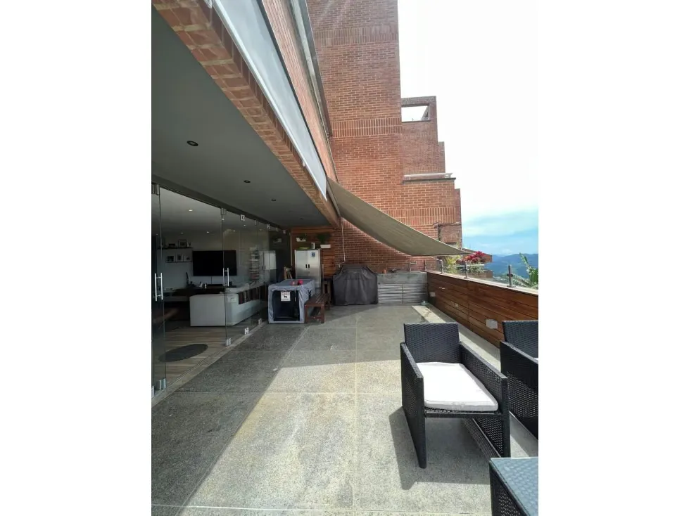 Apartamento Duplex en Venta en Loma Linda 3H/ 3B/ 3P/ 1M - 36
