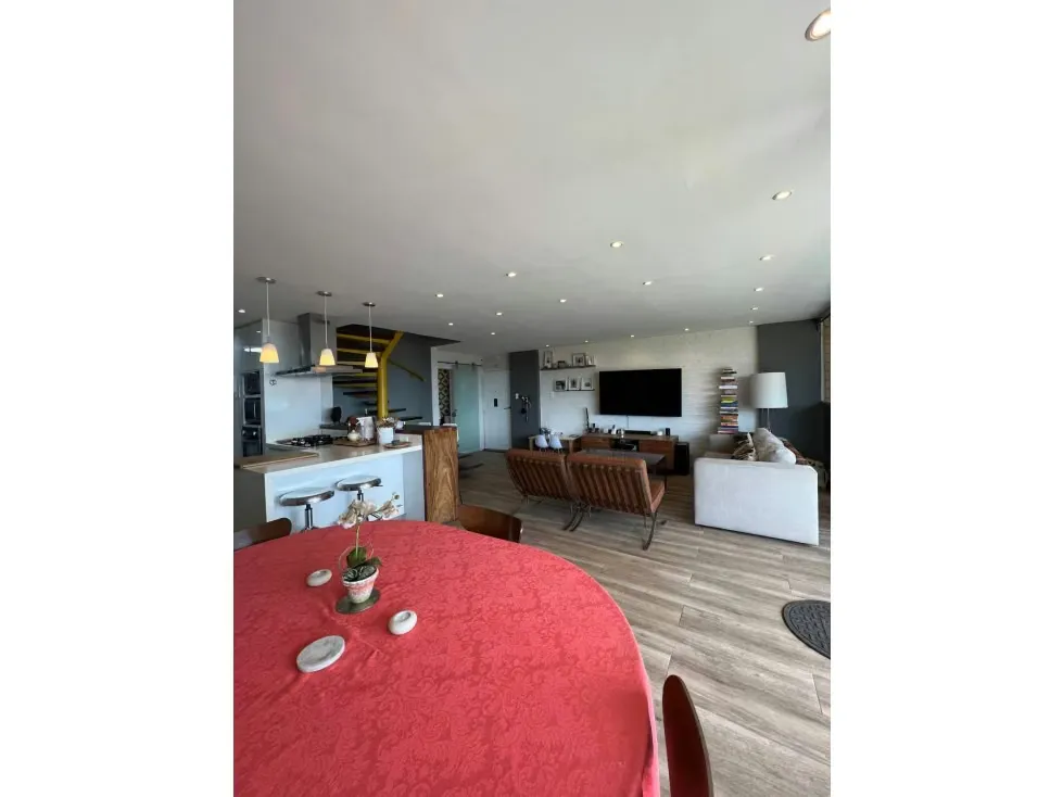 Apartamento Duplex en Venta en Loma Linda 3H/ 3B/ 3P/ 1M - 5