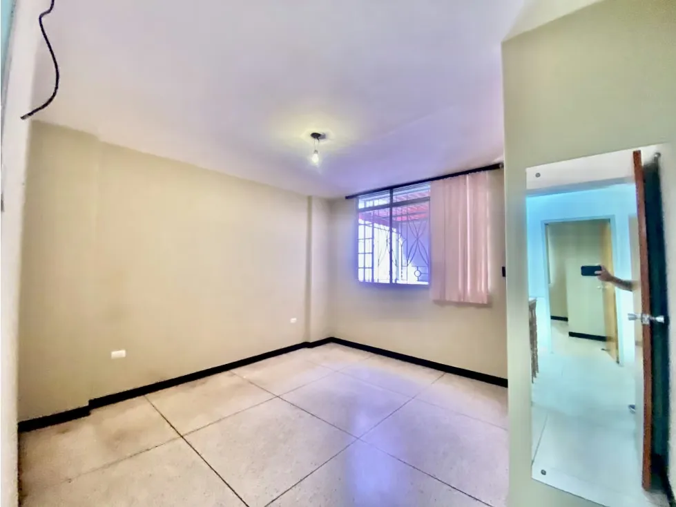 CASA EN VENTA LA CALIFORNIA NORTE 250 M2, 4 HAB, 2 1/2 BAÑOS, 4 P/E - 11