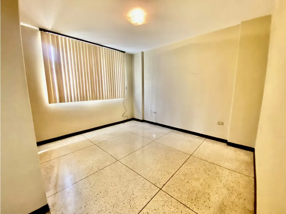 CASA EN VENTA LA CALIFORNIA NORTE 250 M2, 4 HAB, 2 1/2 BAÑOS, 4 P/E - 14