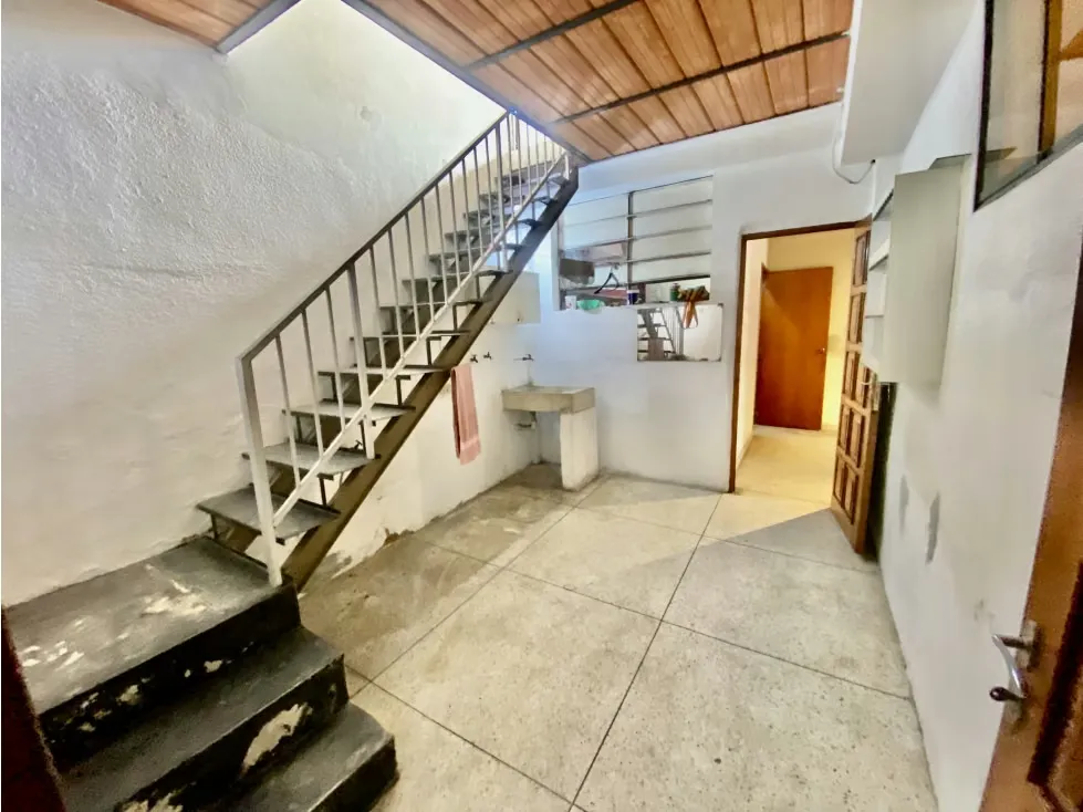 CASA EN VENTA LA CALIFORNIA NORTE 250 M2, 4 HAB, 2 1/2 BAÑOS, 4 P/E - 15