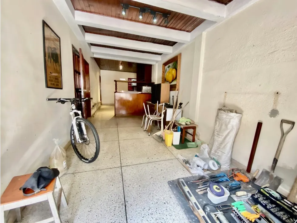 CASA EN VENTA LA CALIFORNIA NORTE 250 M2, 4 HAB, 2 1/2 BAÑOS, 4 P/E - 18