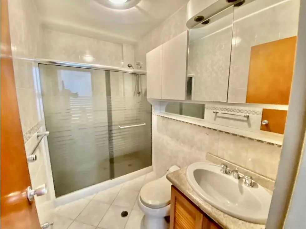 CASA EN VENTA LA CALIFORNIA NORTE 250 M2, 4 HAB, 2 1/2 BAÑOS, 4 P/E - 7