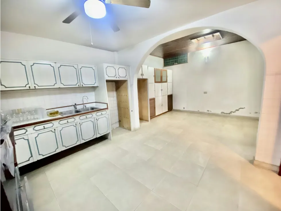 CASA EN VENTA LA CALIFORNIA NORTE 250 M2, 4 HAB, 2 1/2 BAÑOS, 4 P/E - 8