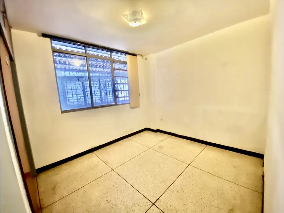 CASA EN VENTA LA CALIFORNIA NORTE 250 M2, 4 HAB, 2 1/2 BAÑOS, 4 P/E - 10