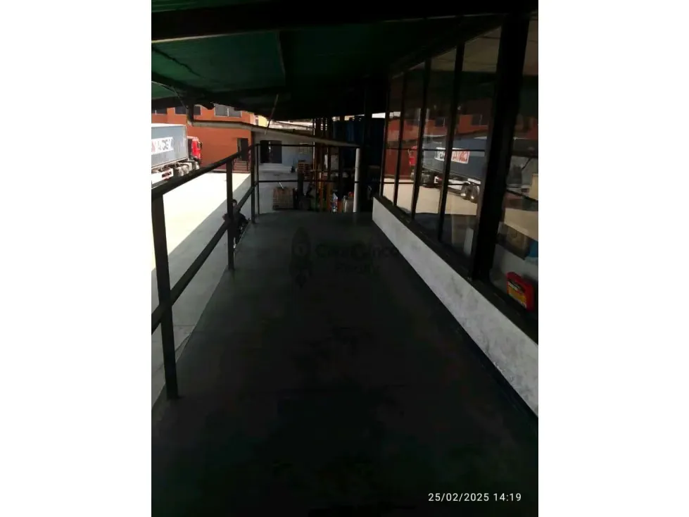 Excelente Galpón en Venta en Los Guayos - 14