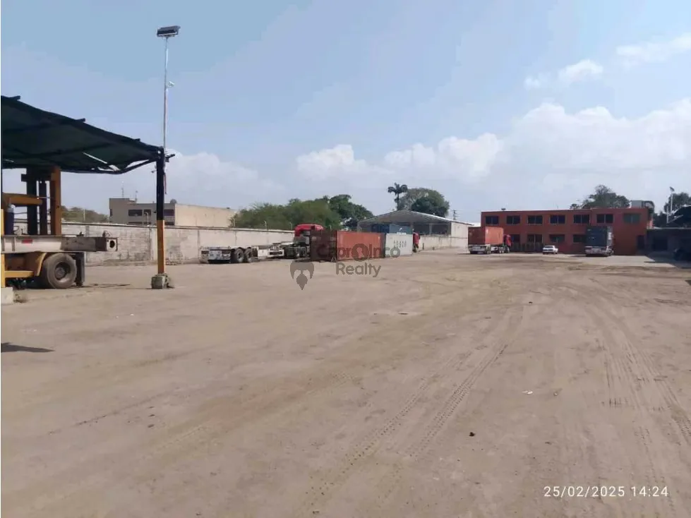 Excelente Galpón en Venta en Los Guayos - 2