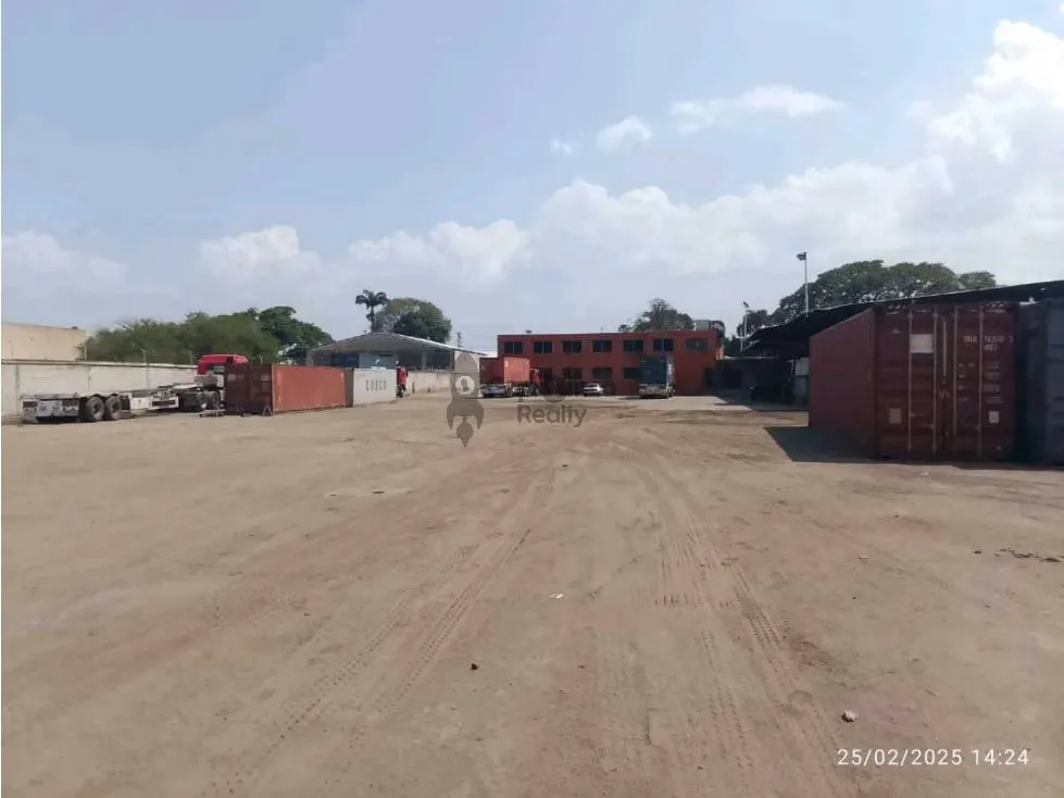 Excelente Galpón en Venta en Los Guayos - 35