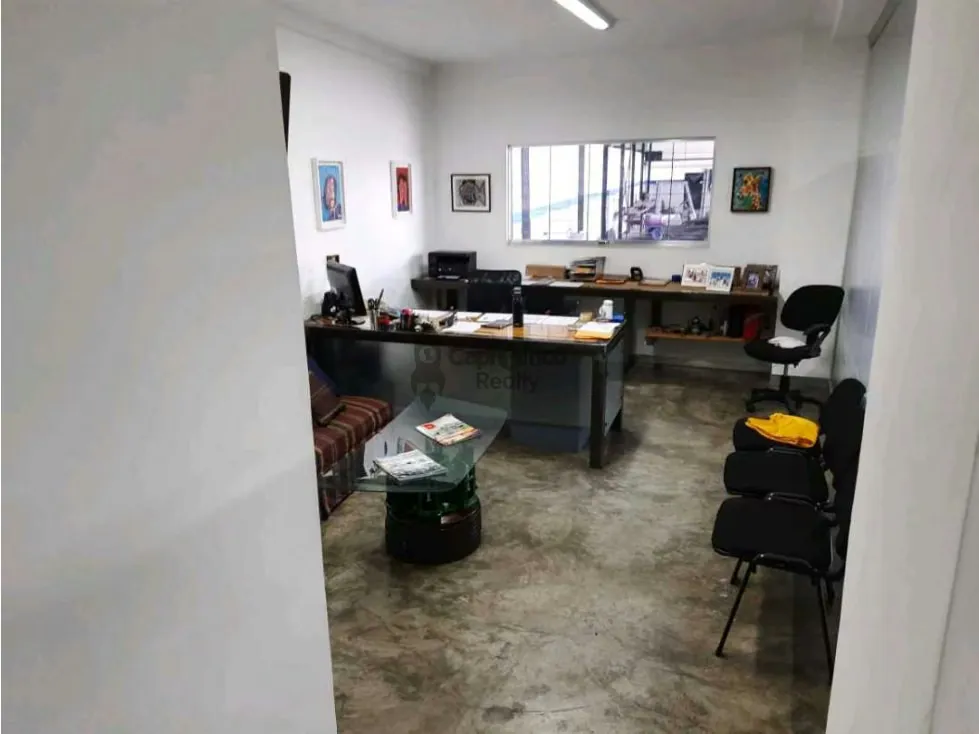 Excelente Galpón en Venta en Los Guayos - 10