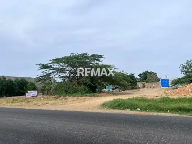 En venta Terreno a pie de la Av. Ollarvides - 3