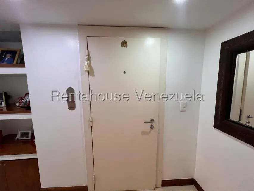 Apartamento (1 Nivel) en Venta en Los Dos Caminos, Distrito Metropolitano - 3