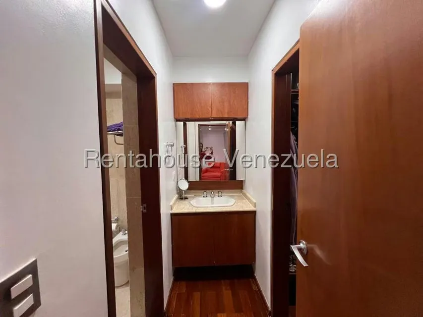 Apartamento (1 Nivel) en Venta en Los Dos Caminos, Distrito Metropolitano - 31