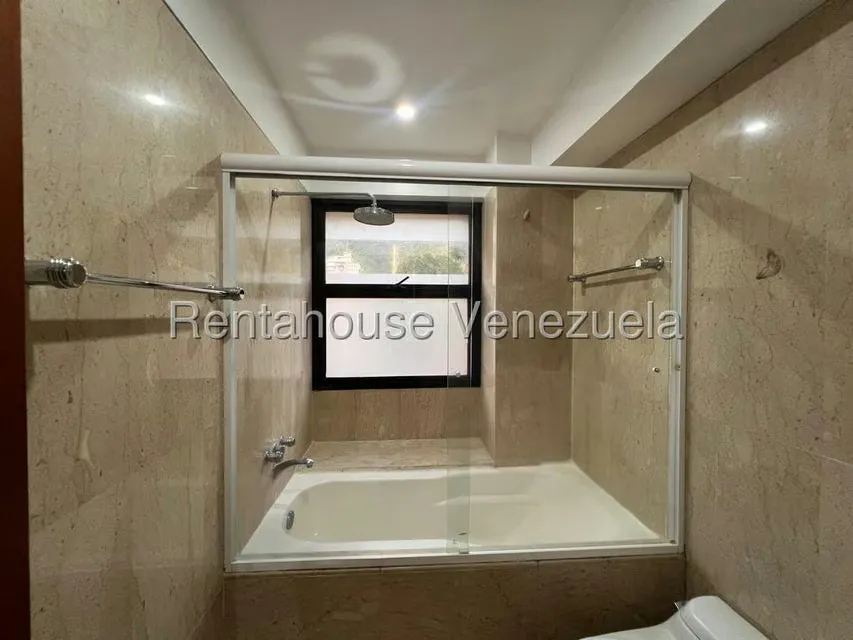 Apartamento (1 Nivel) en Venta en Los Dos Caminos, Distrito Metropolitano - 32