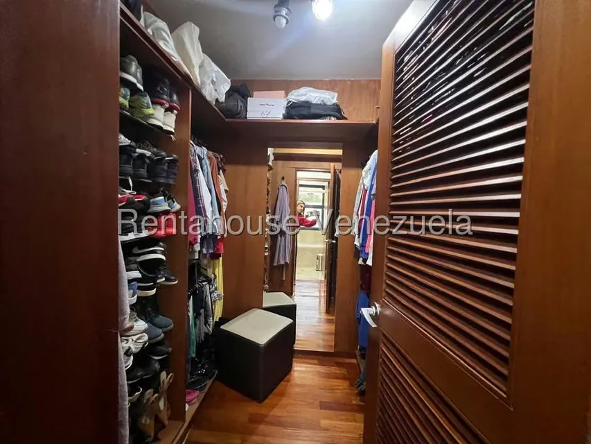 Apartamento (1 Nivel) en Venta en Los Dos Caminos, Distrito Metropolitano - 37