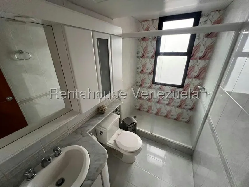 Apartamento (1 Nivel) en Venta en Los Dos Caminos, Distrito Metropolitano - 40