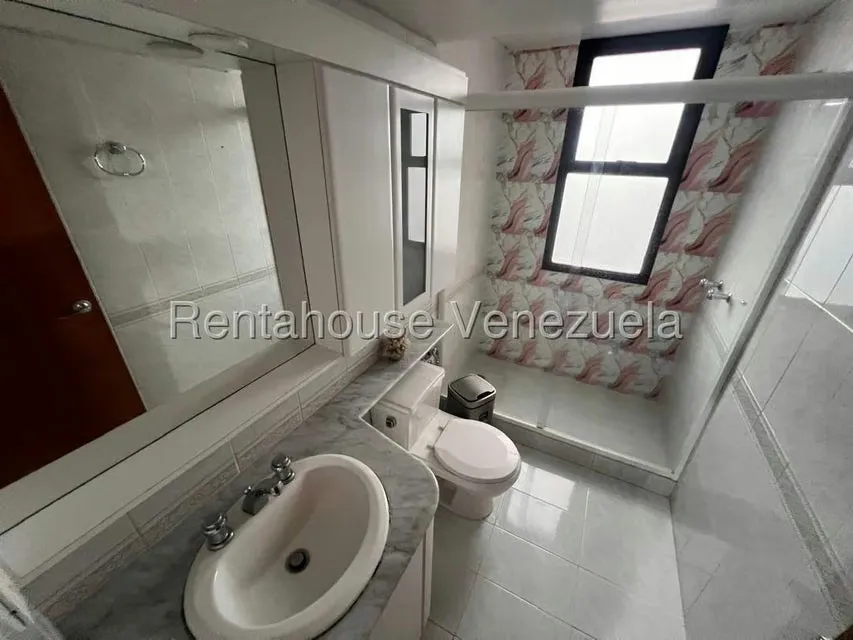 Apartamento (1 Nivel) en Venta en Los Dos Caminos, Distrito Metropolitano - 42